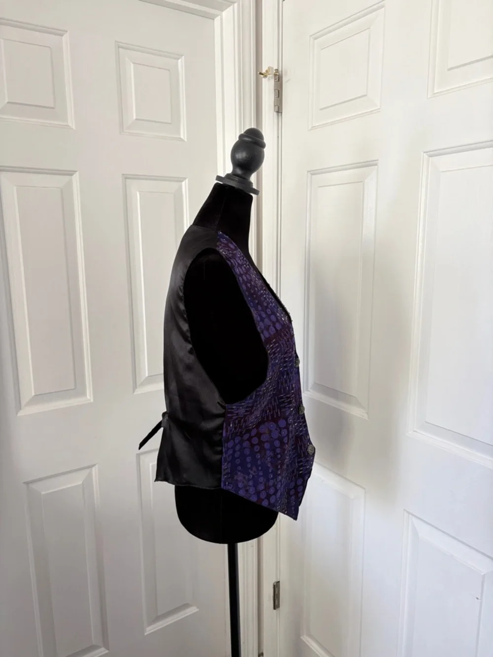 Red’s Threads Vintage Purple Patterned Beaded Button-Front Vest - Picture 5 of 12